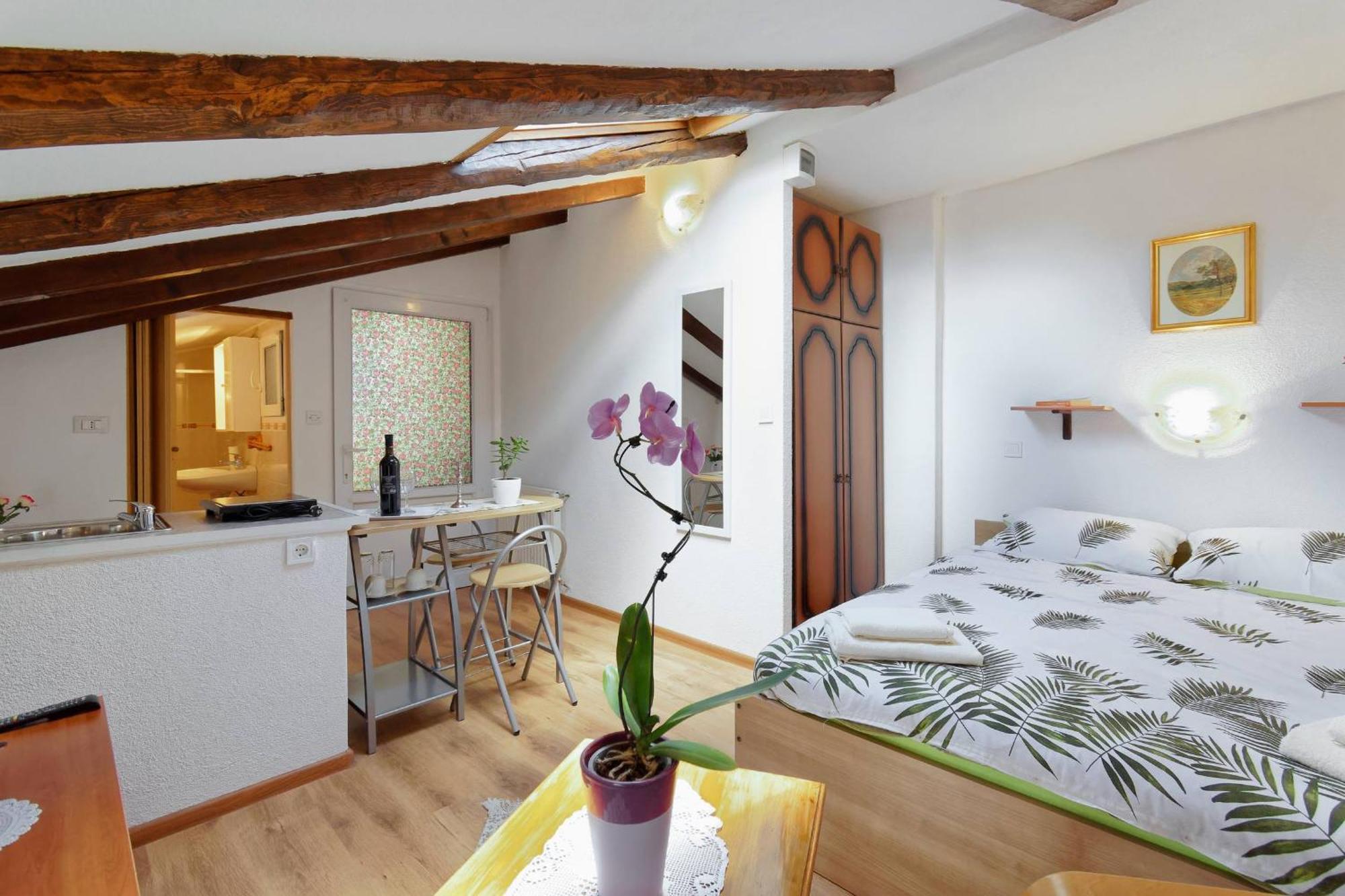 Apartments Viola By Rent Istria Momjan Eksteriør bilde